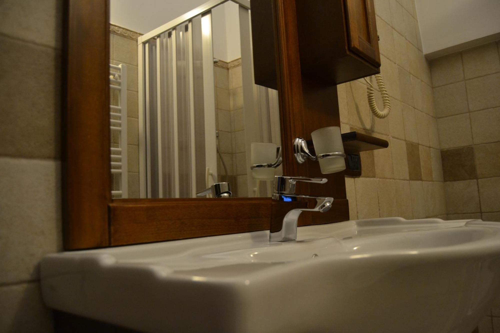 Al Borgo Antico Ristorante E B&B 크리스피아노 외부 사진